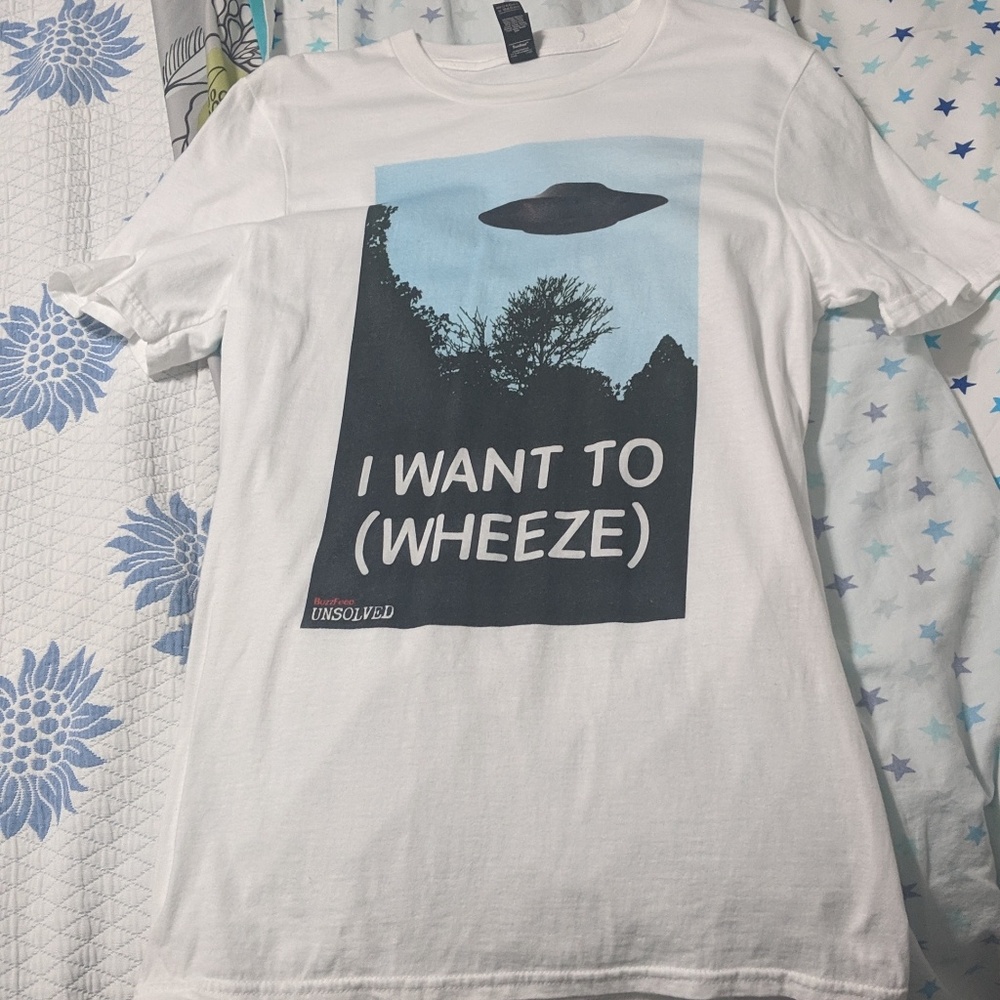 NWOT BuzzFeed Unsolved I Want To Wheeze T-shirt